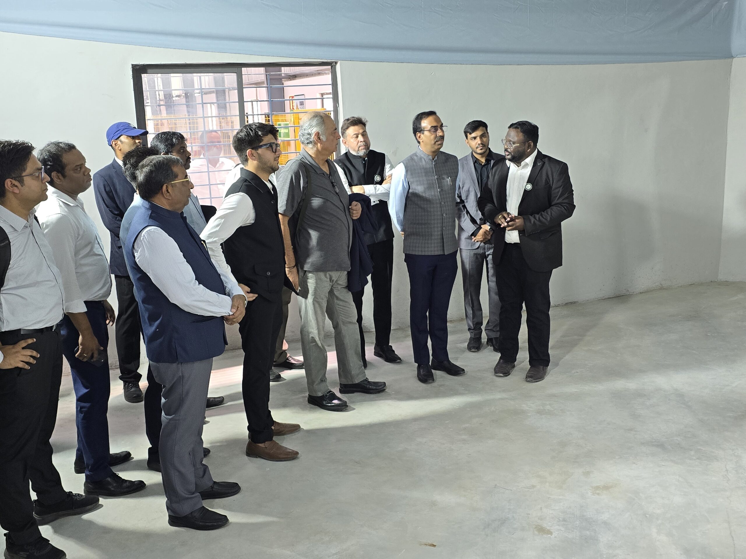 ગુજરાતમાં પ્રથમ 30 MW આલ્કલાઇન ઇલેક્ટ્રોલાઇઝર એસેમ્બલી સુવિધાઓમાંની એકનું ઉદ્ઘાટન આજે ” પાર્થ ઇન્ડ્રસ્ટીયલ પાર્ક “સાદરા મુકામે કર્યું