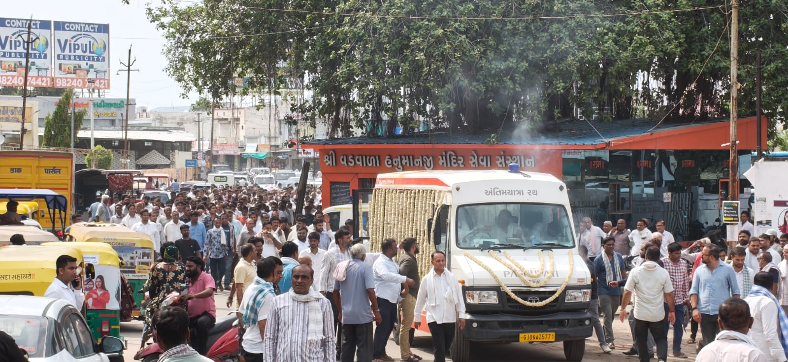કડી ના જાણીતા બિલ્ડર જગદીશભાઈ પટેલ ના પુત્ર જીગર પટેલ ની અંતિમ યાત્રા નીકળી.